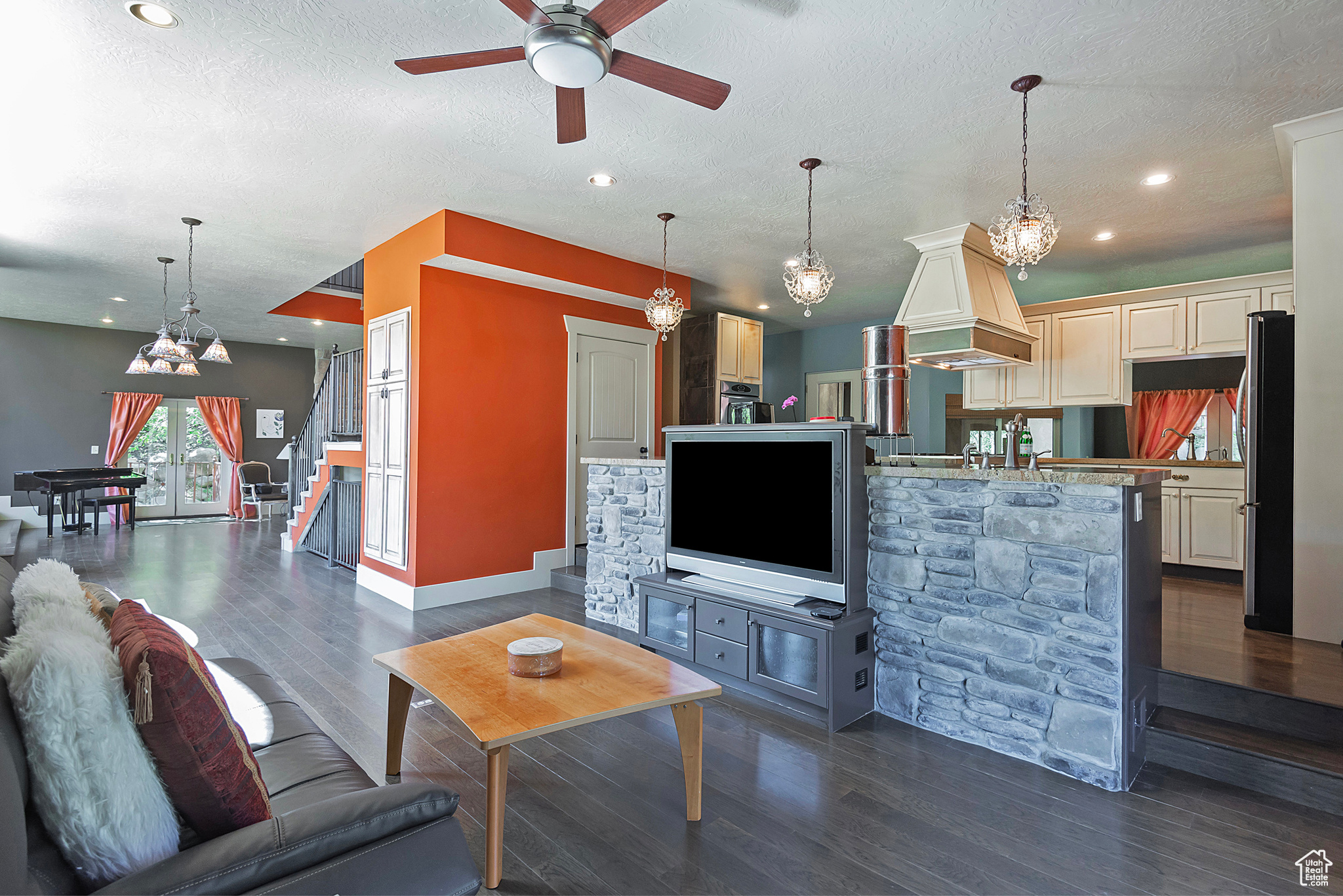 EMIGRATION PLACE - Residential