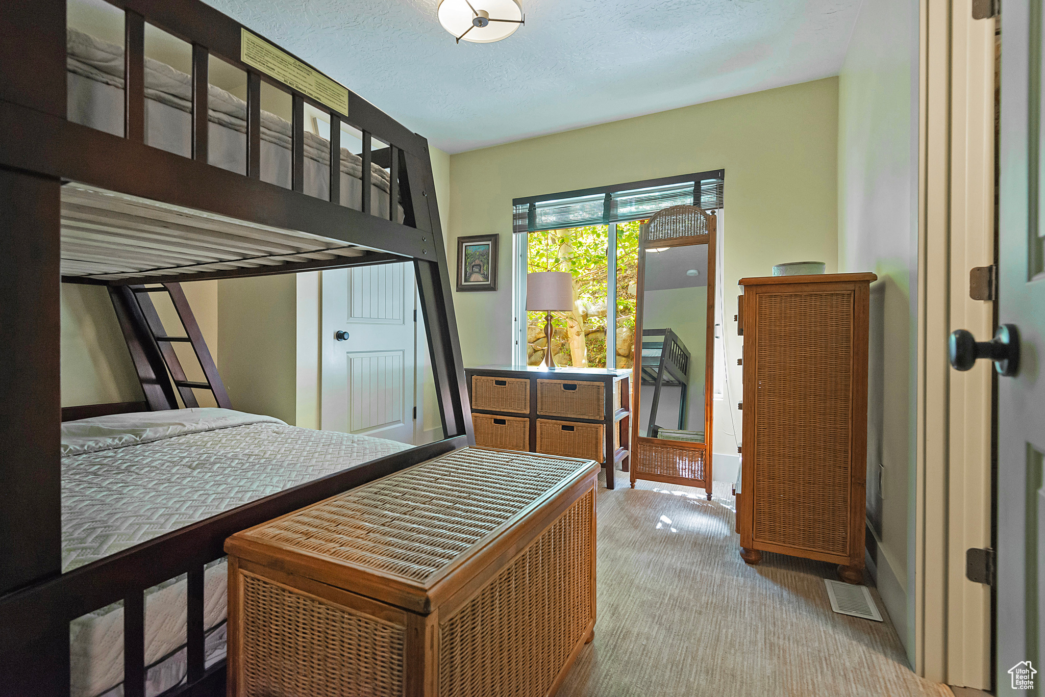 EMIGRATION PLACE - Residential