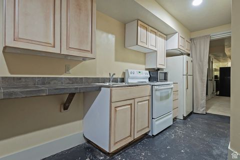 Tiny photo for 4436 E KENBRIDGE CT. Ct, Salt Lake City, UT 84108 (MLS # 2104781)