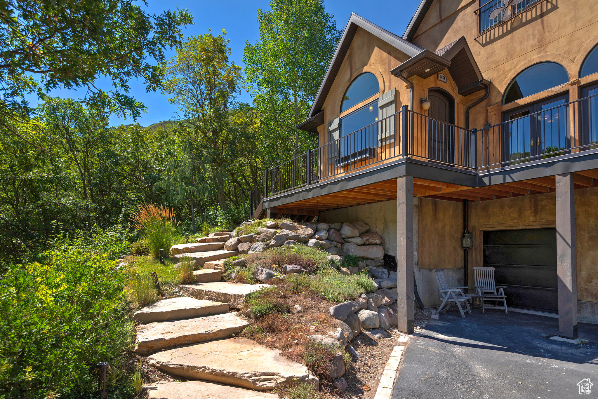 EMIGRATION PLACE - Residential