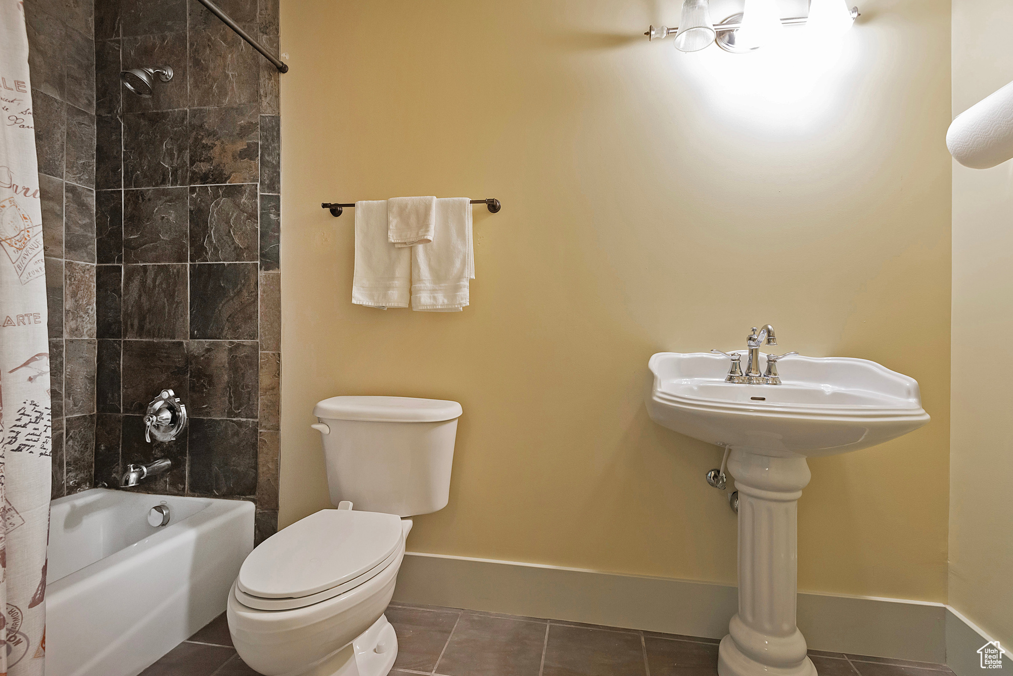 EMIGRATION PLACE - Residential