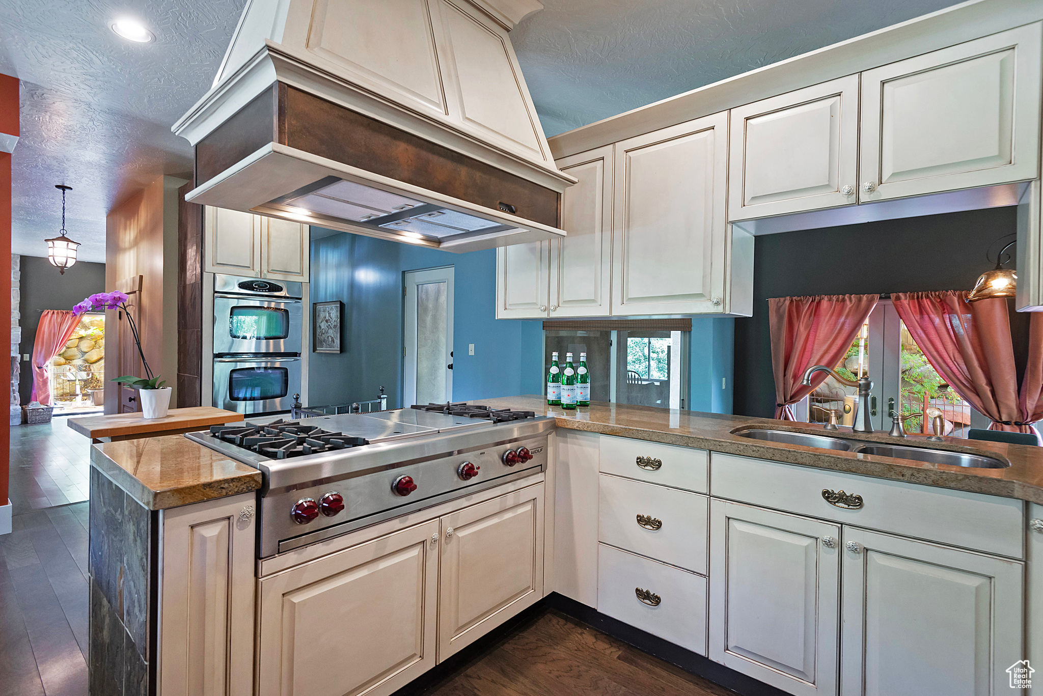 EMIGRATION PLACE - Residential