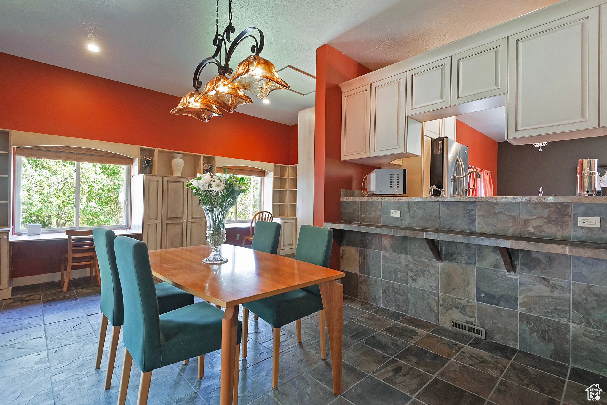 EMIGRATION PLACE - Residential