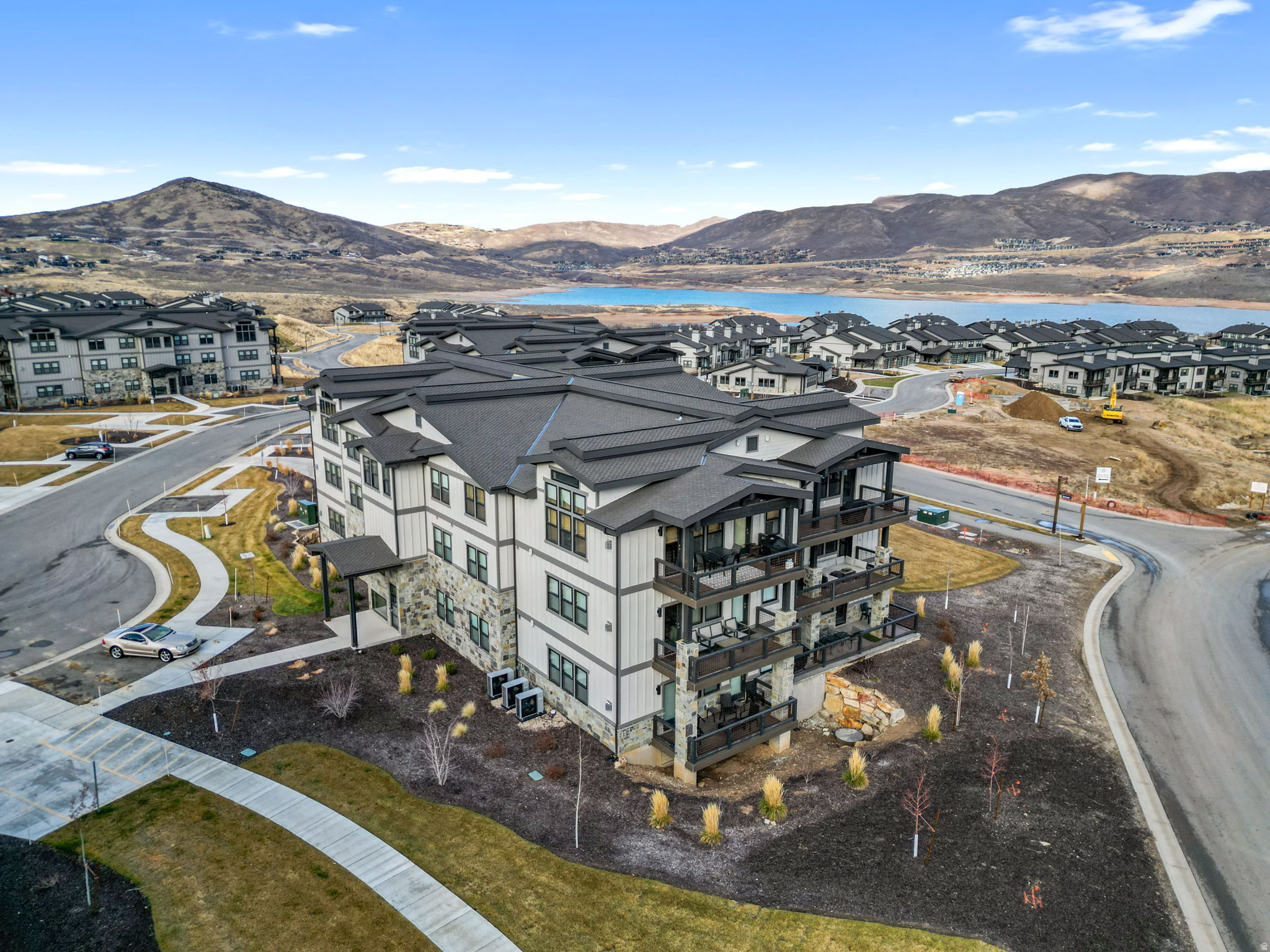 MAYFLOWER LAKESIDE - Residential