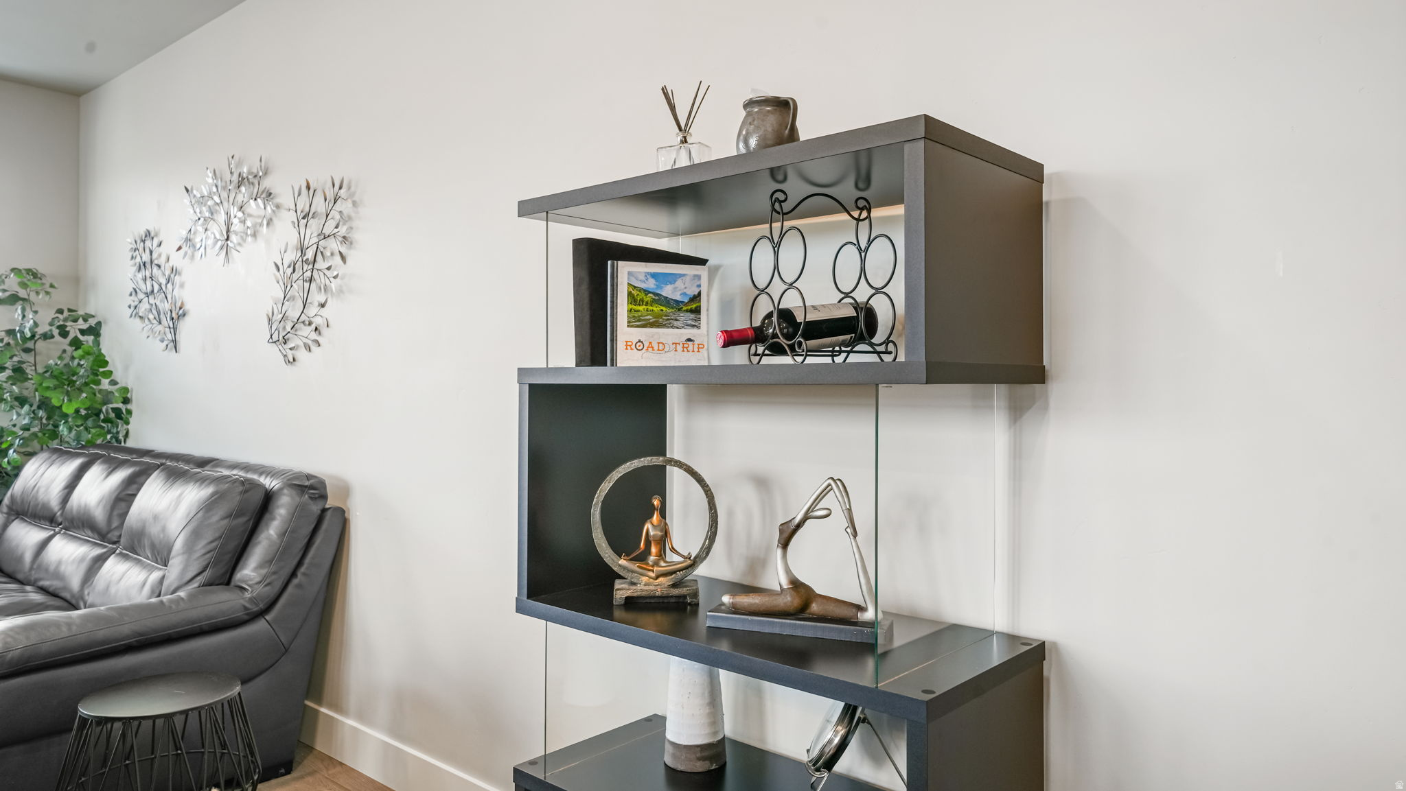 MAYFLOWER LAKESIDE - Residential