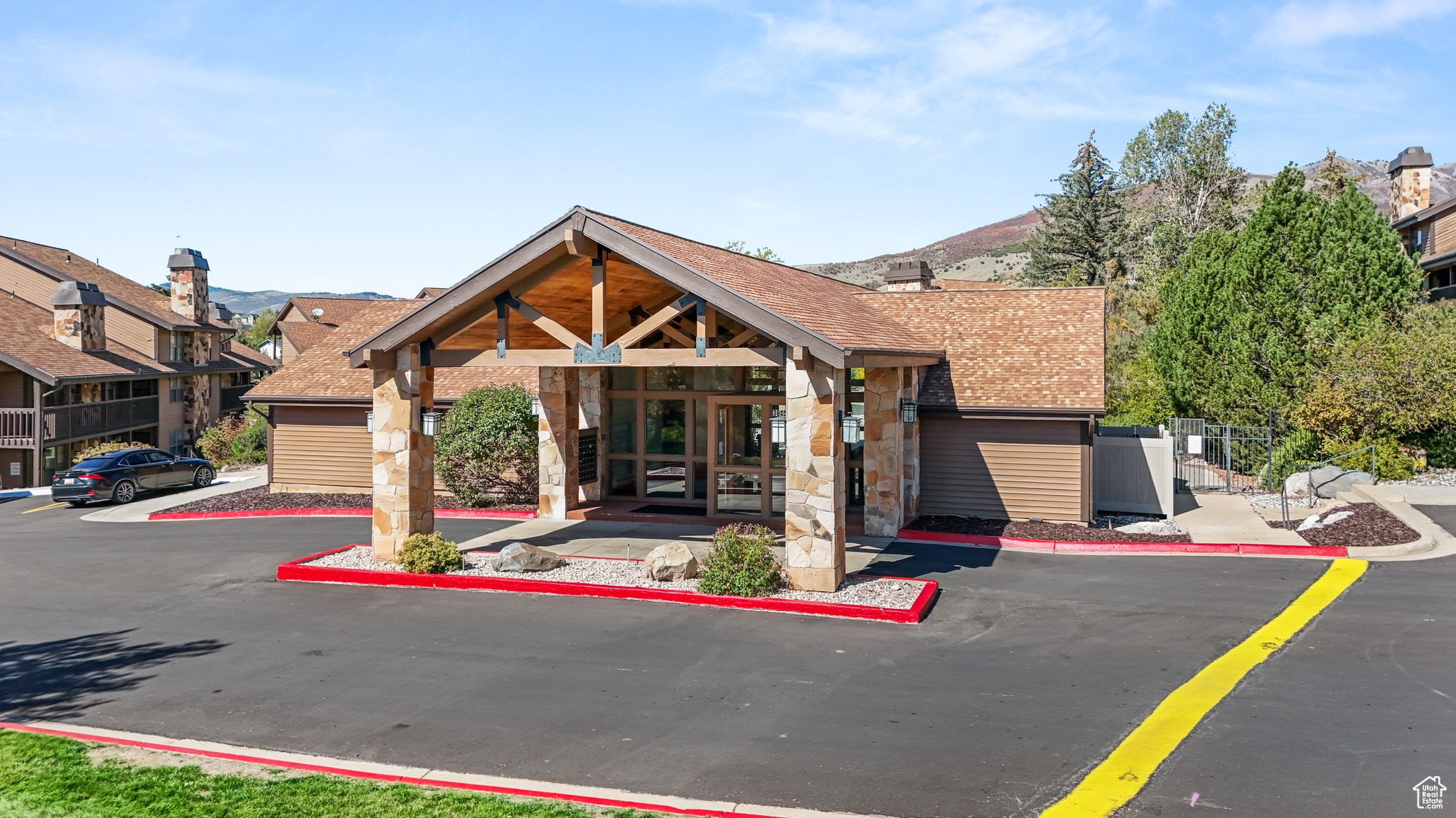 WOLF LODGE - Residential