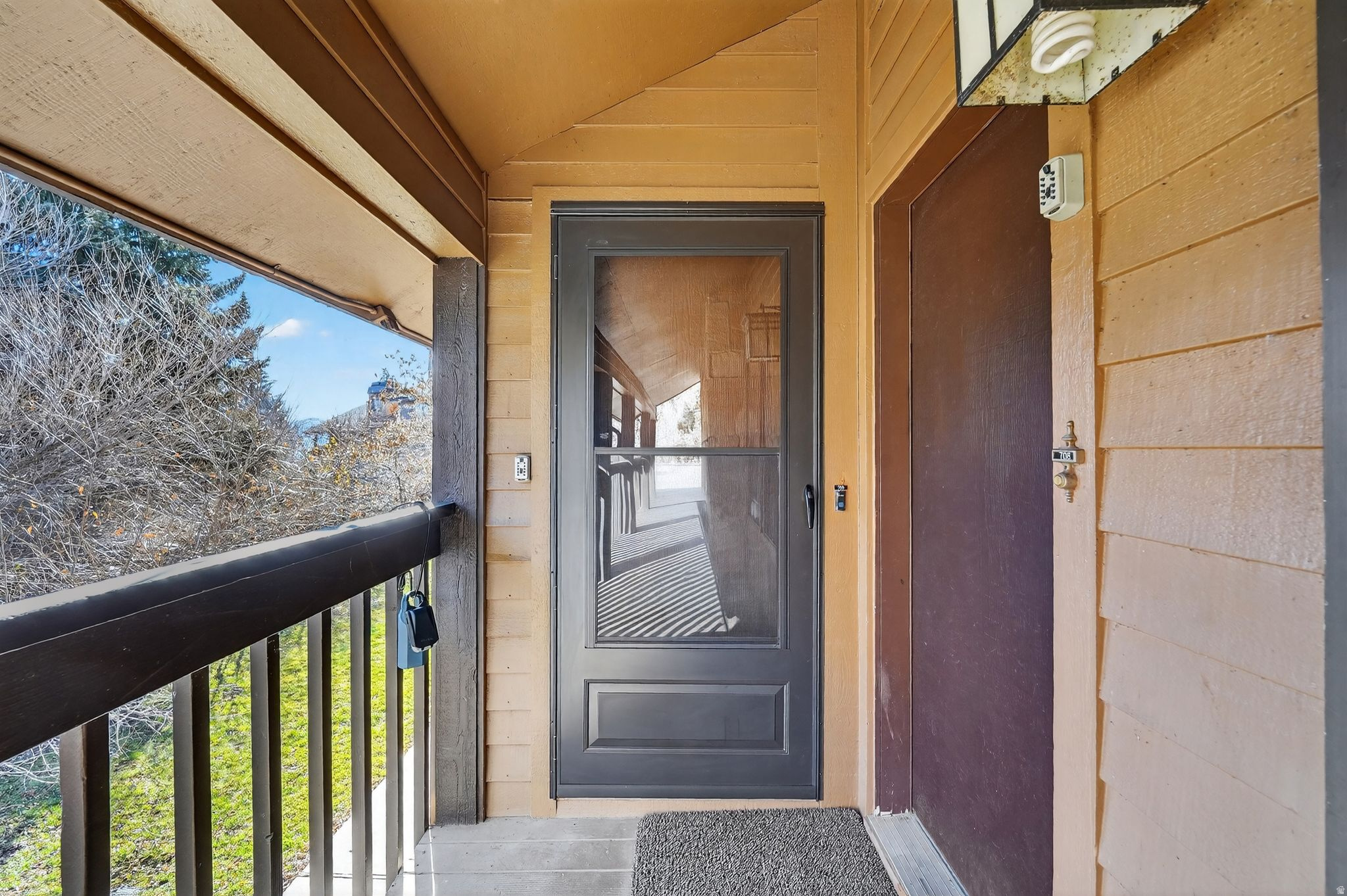 WOLF LODGE - Residential