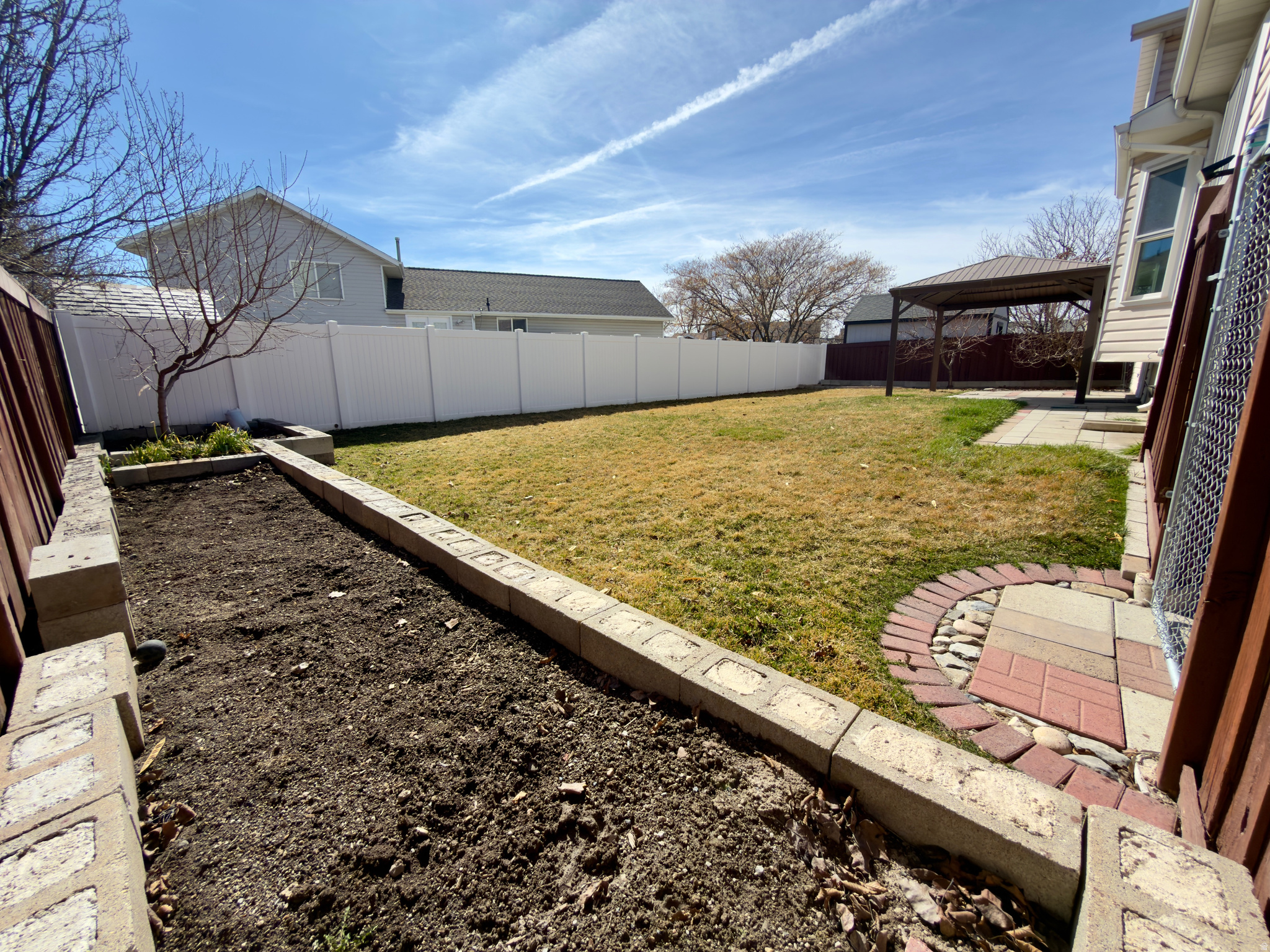 STRAWBERRY POINTE - Residential