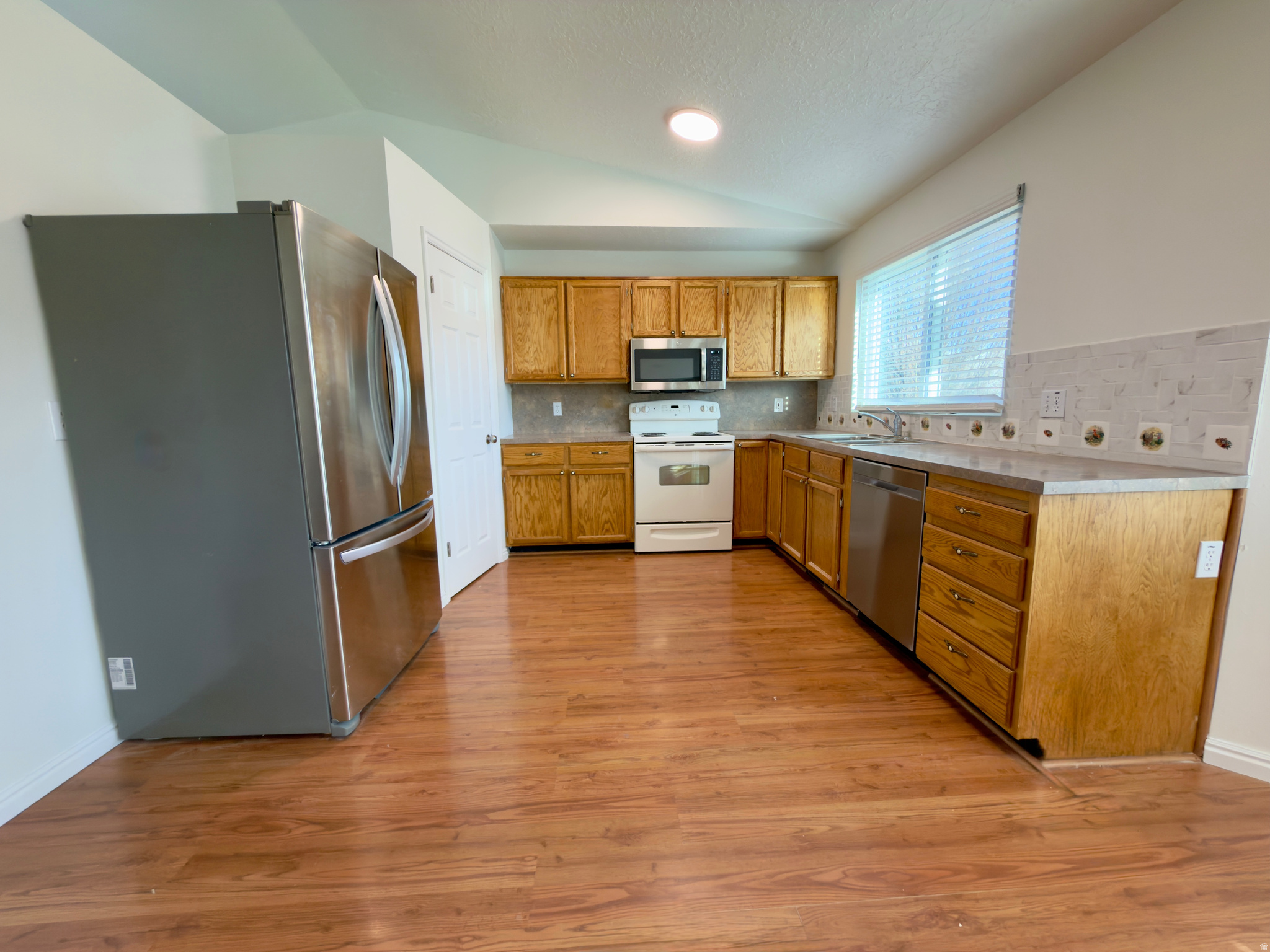 STRAWBERRY POINTE - Residential