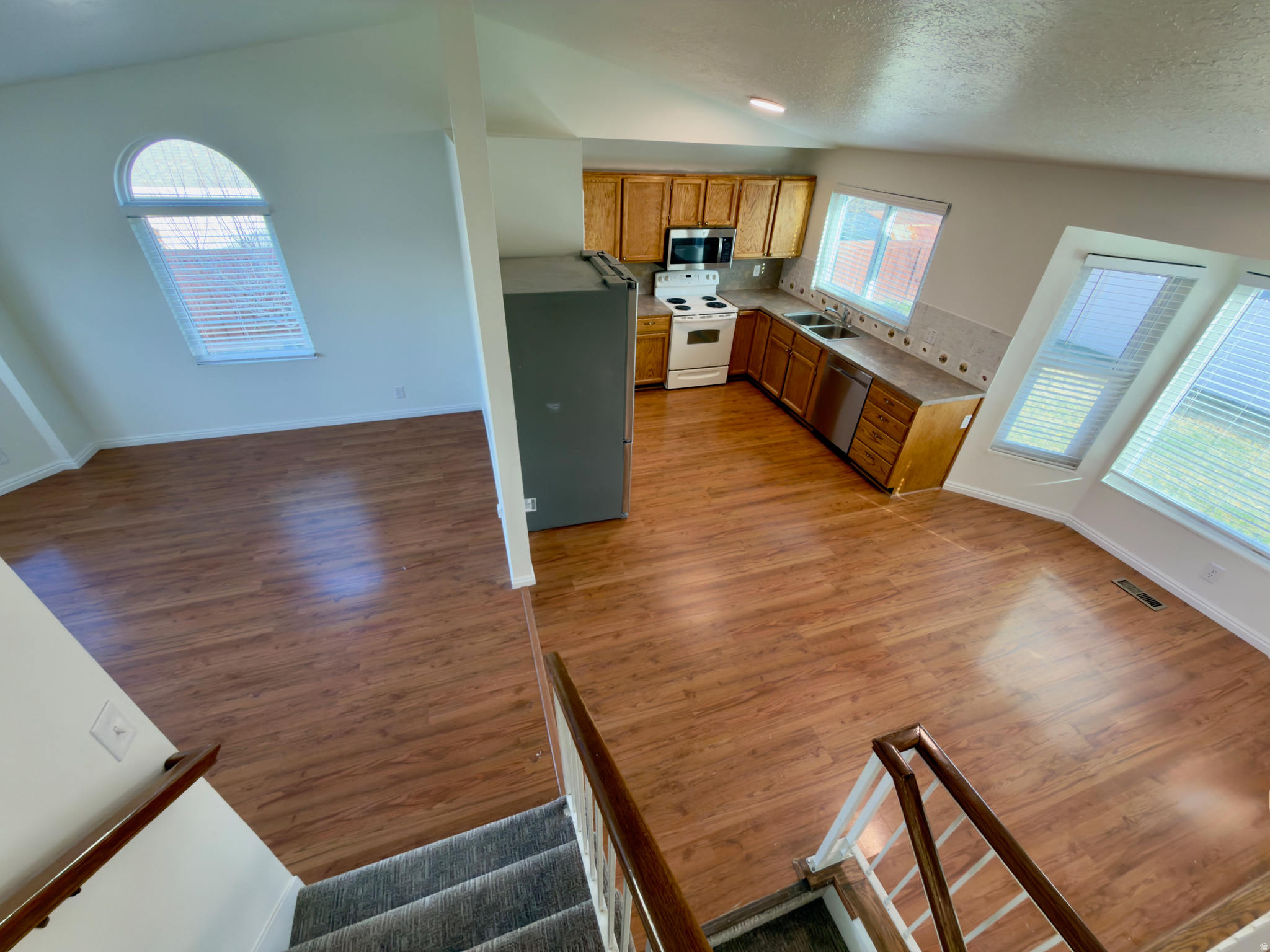 STRAWBERRY POINTE - Residential