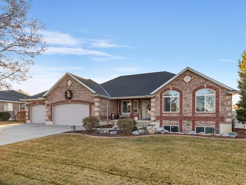 Photo of 1137 W 2500 S, Syracuse, UT 84075 (MLS # 2130350)