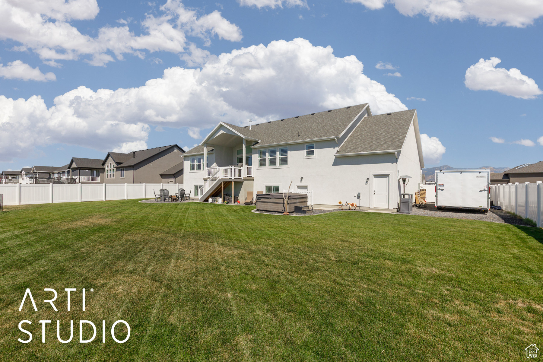 RIVER CROSSING - Residential