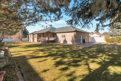 Tiny photo for 290 E 450 S, Hyde Park, UT 84318 (MLS # 2124692)