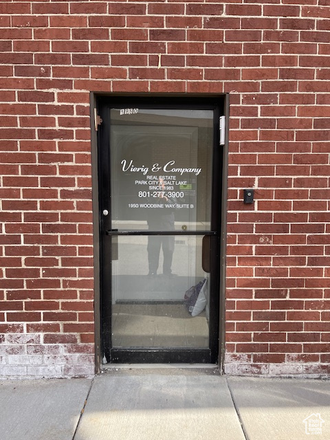 COM-PARK PLAZA CONDOMINIUM - Commercial Lease