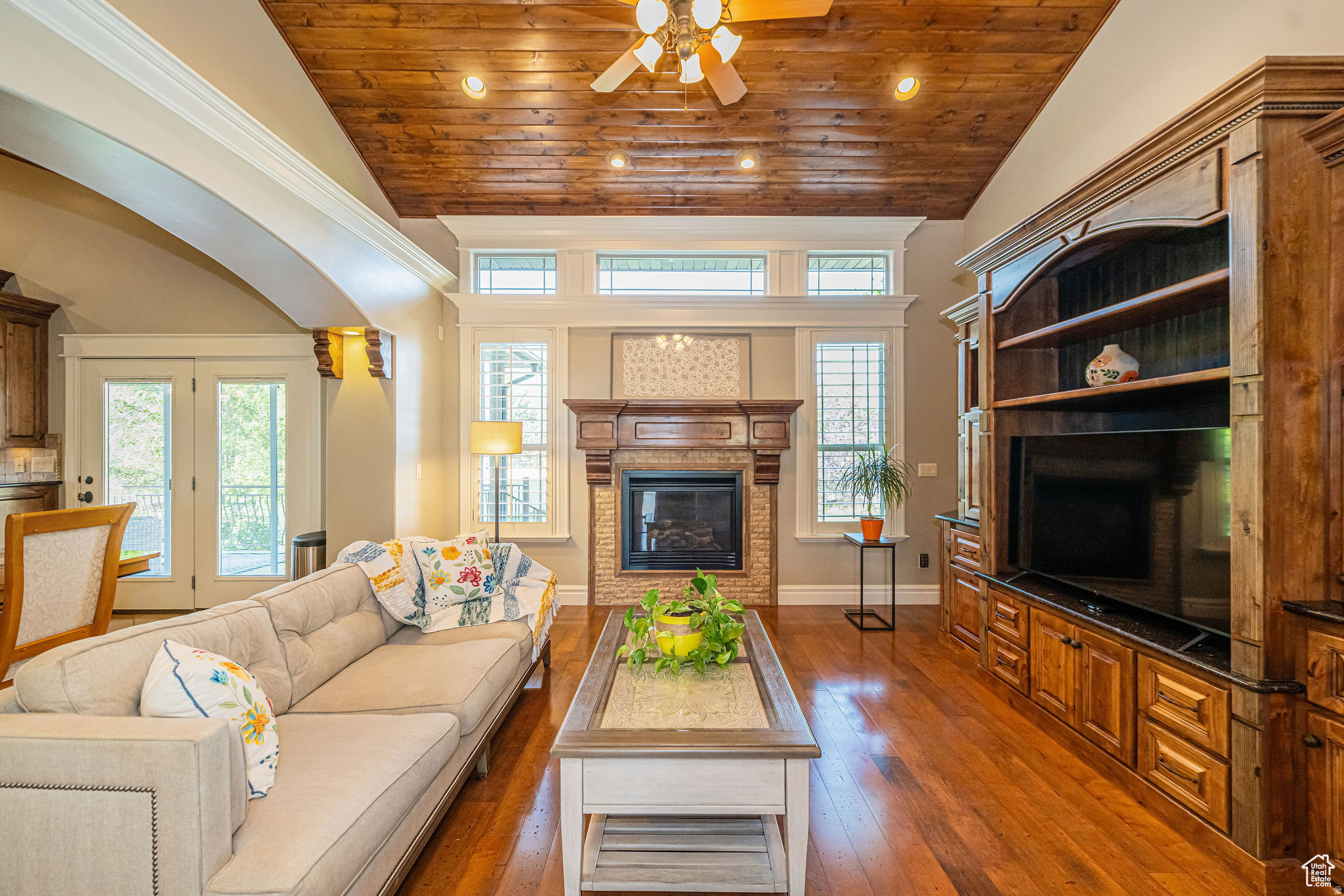 WINDSOR FARMS - Residential