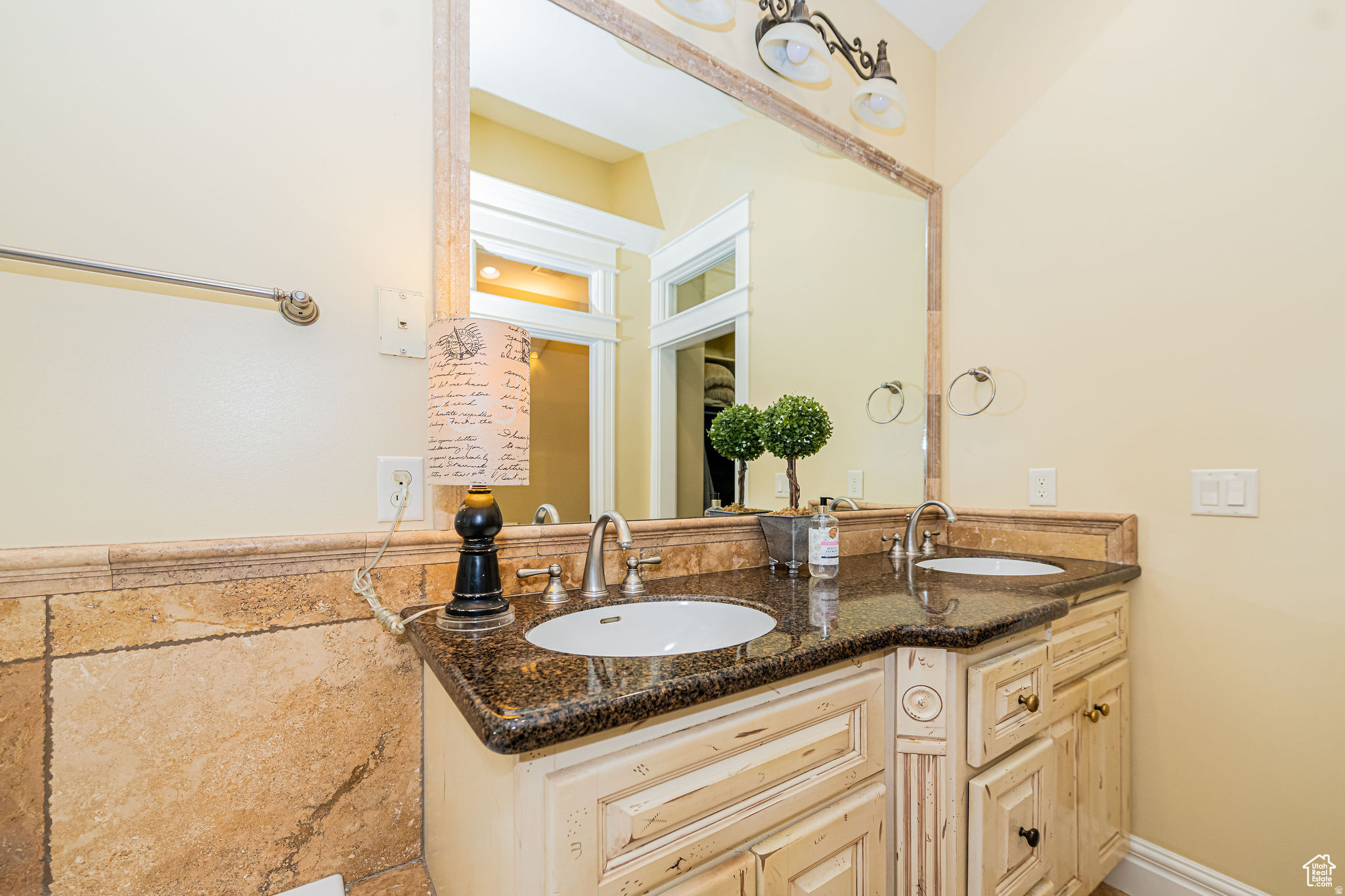 WINDSOR FARMS - Residential