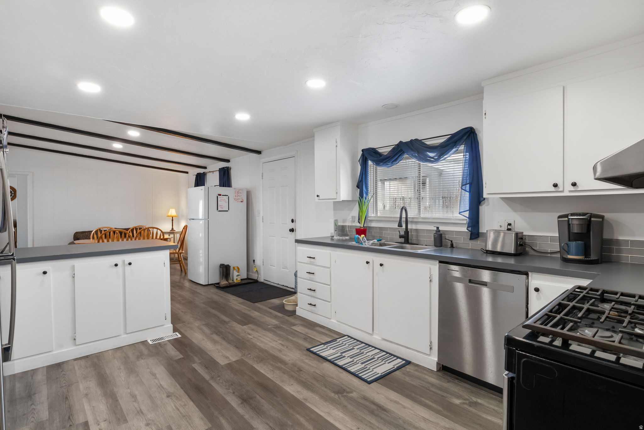 LAKEVIEW ESTATES - Residential