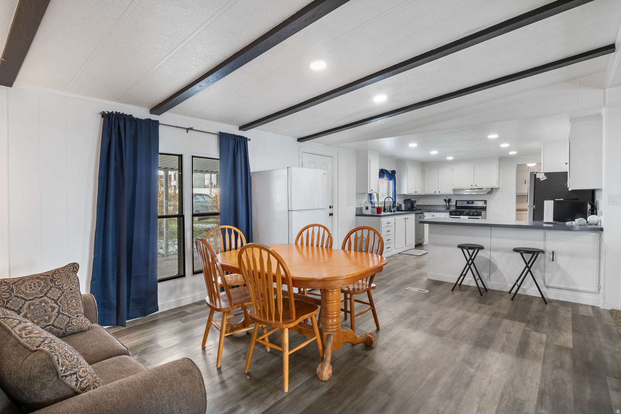 LAKEVIEW ESTATES - Residential