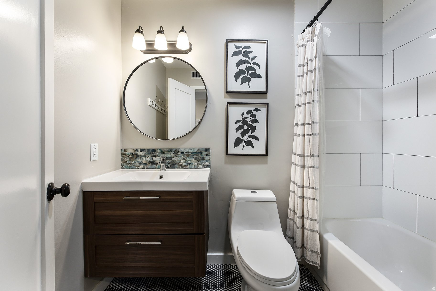 CLAIMJUMPER CONDOMINIUM - Residential