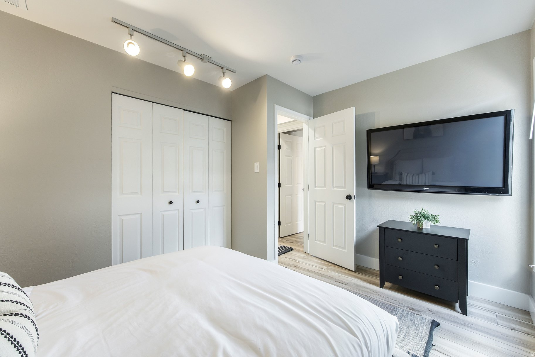 CLAIMJUMPER CONDOMINIUM - Residential