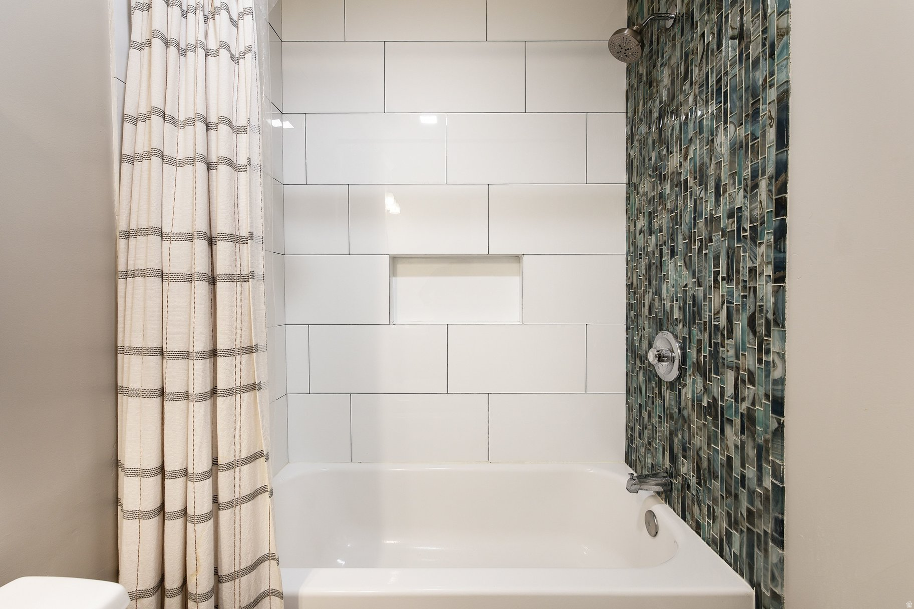 CLAIMJUMPER CONDOMINIUM - Residential