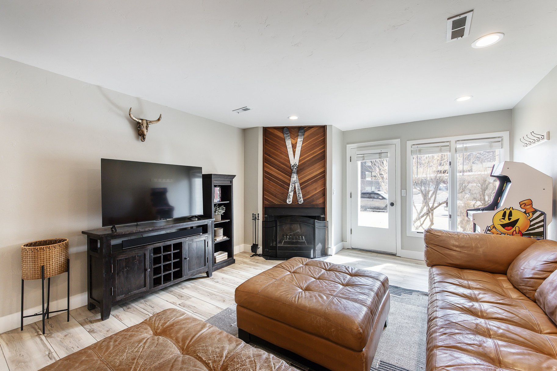 CLAIMJUMPER CONDOMINIUM - Residential