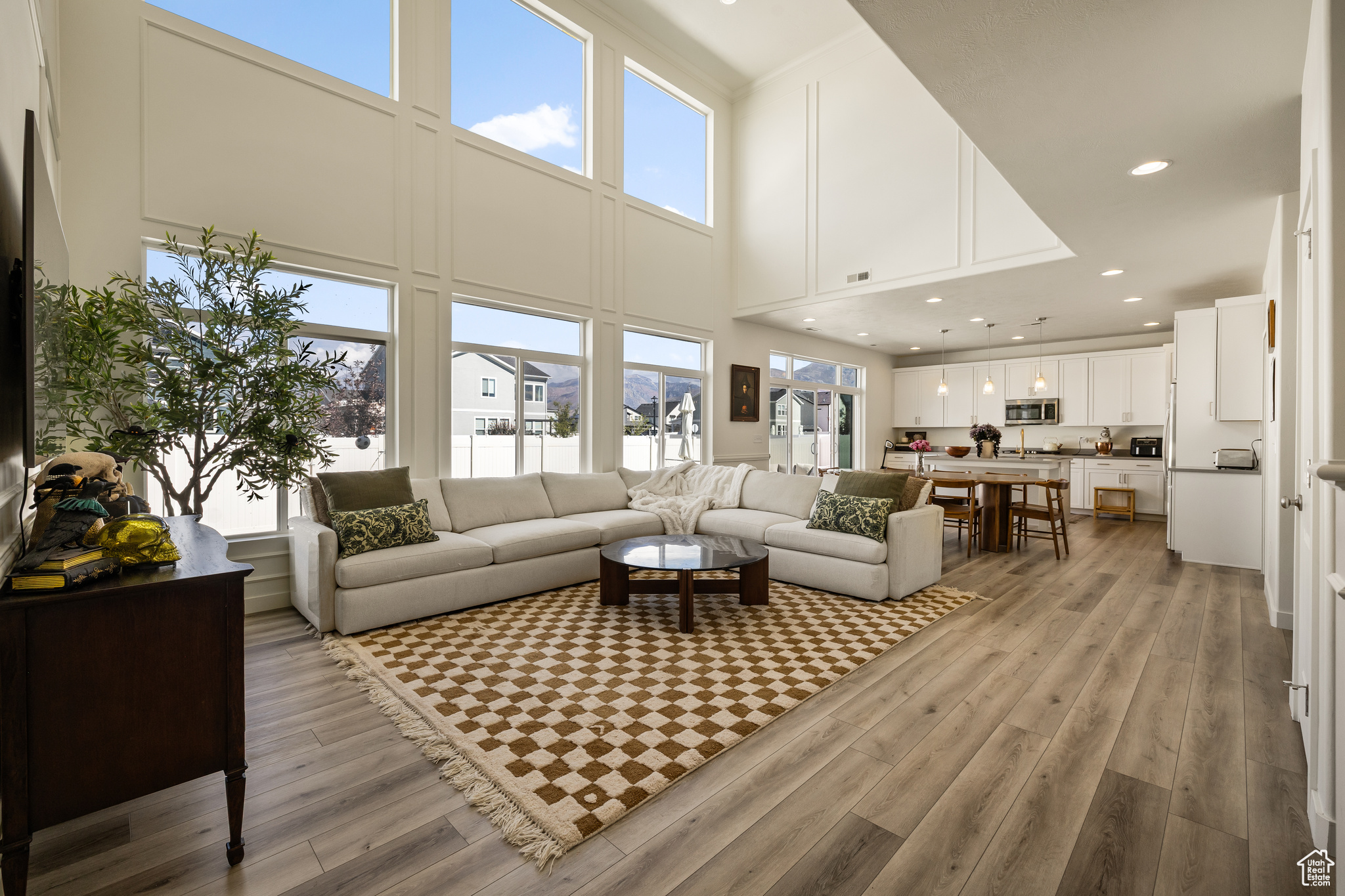 LAKESHORE - Residential