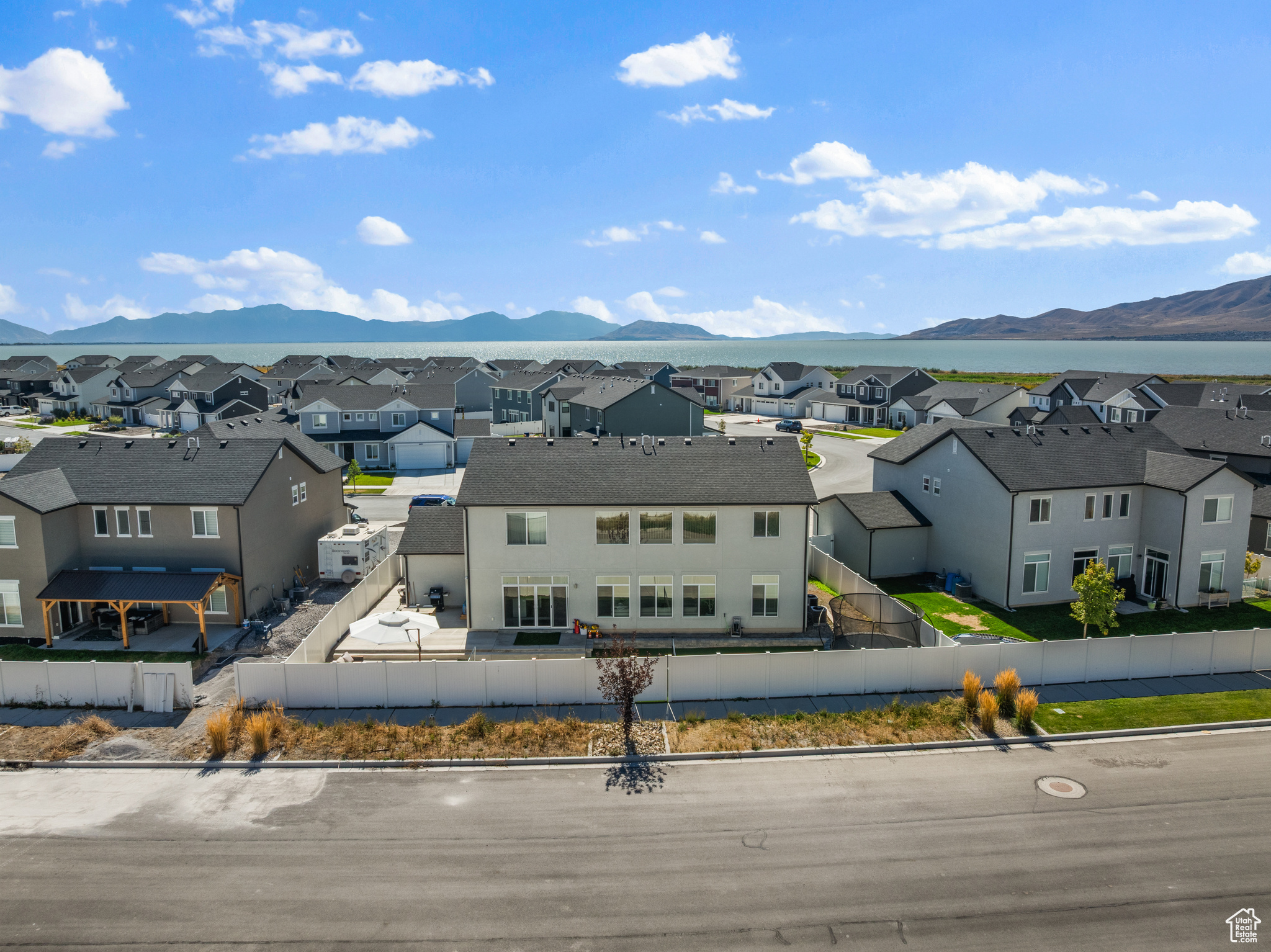 LAKESHORE - Residential