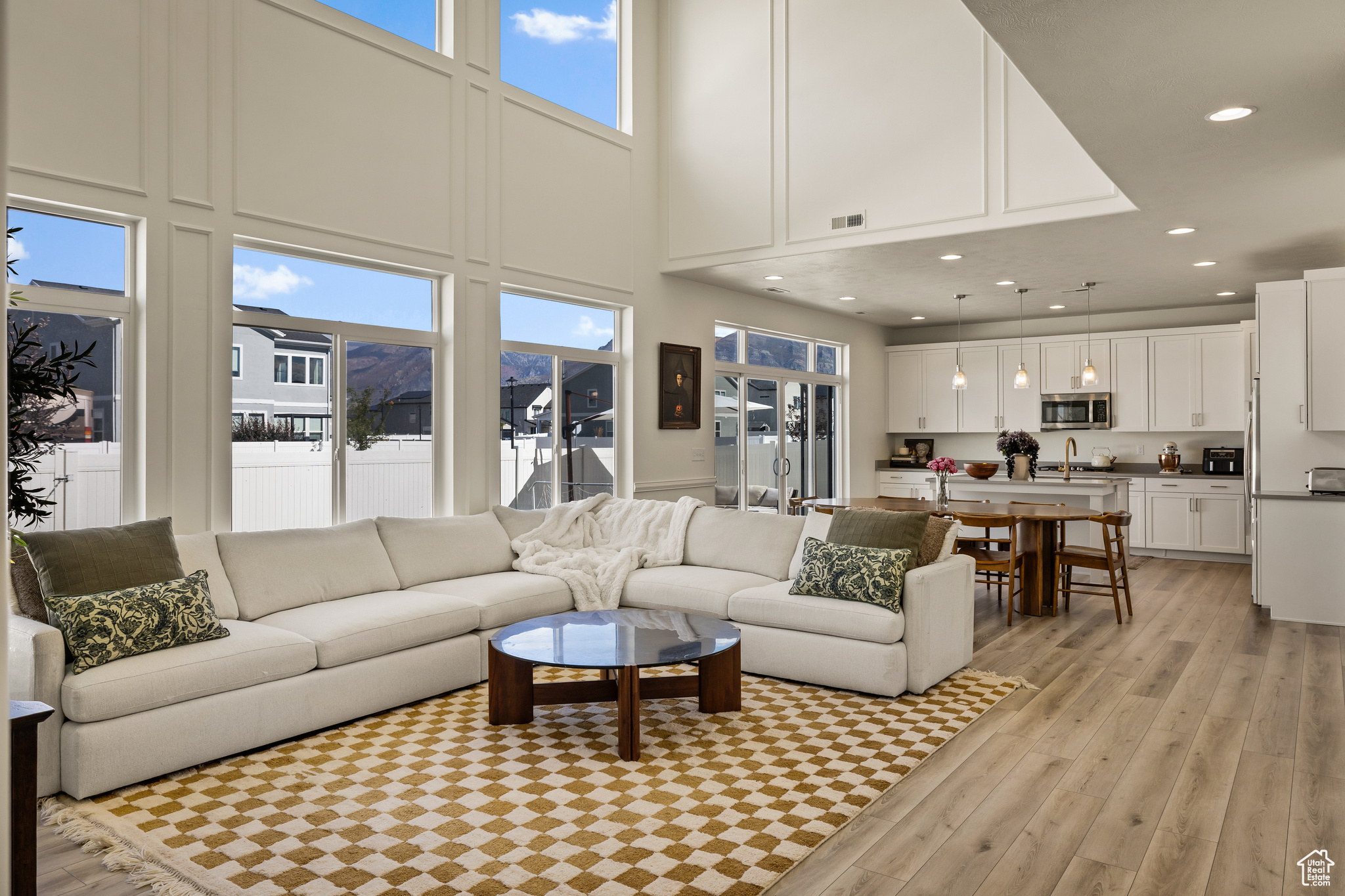 LAKESHORE - Residential