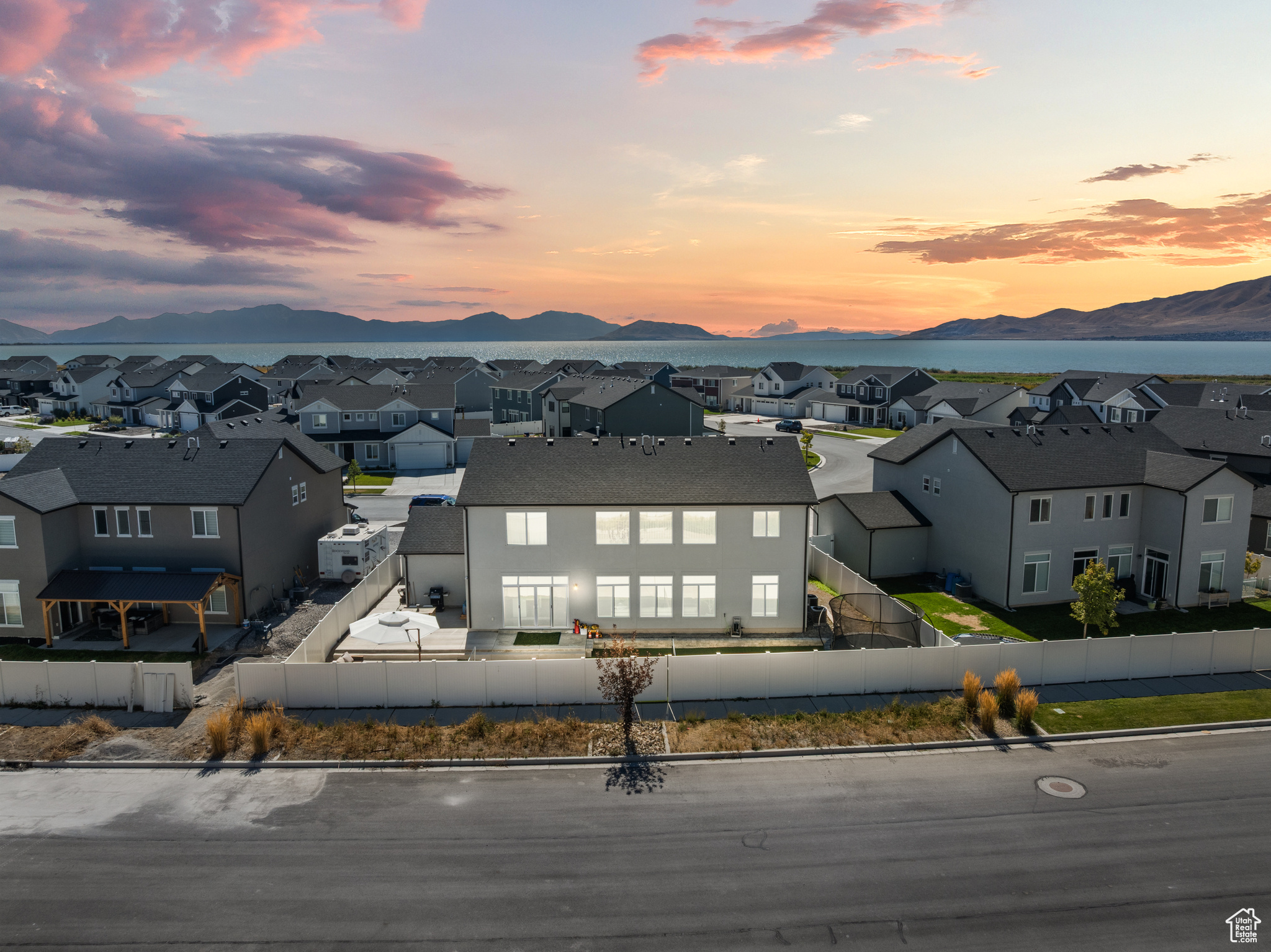 LAKESHORE - Residential