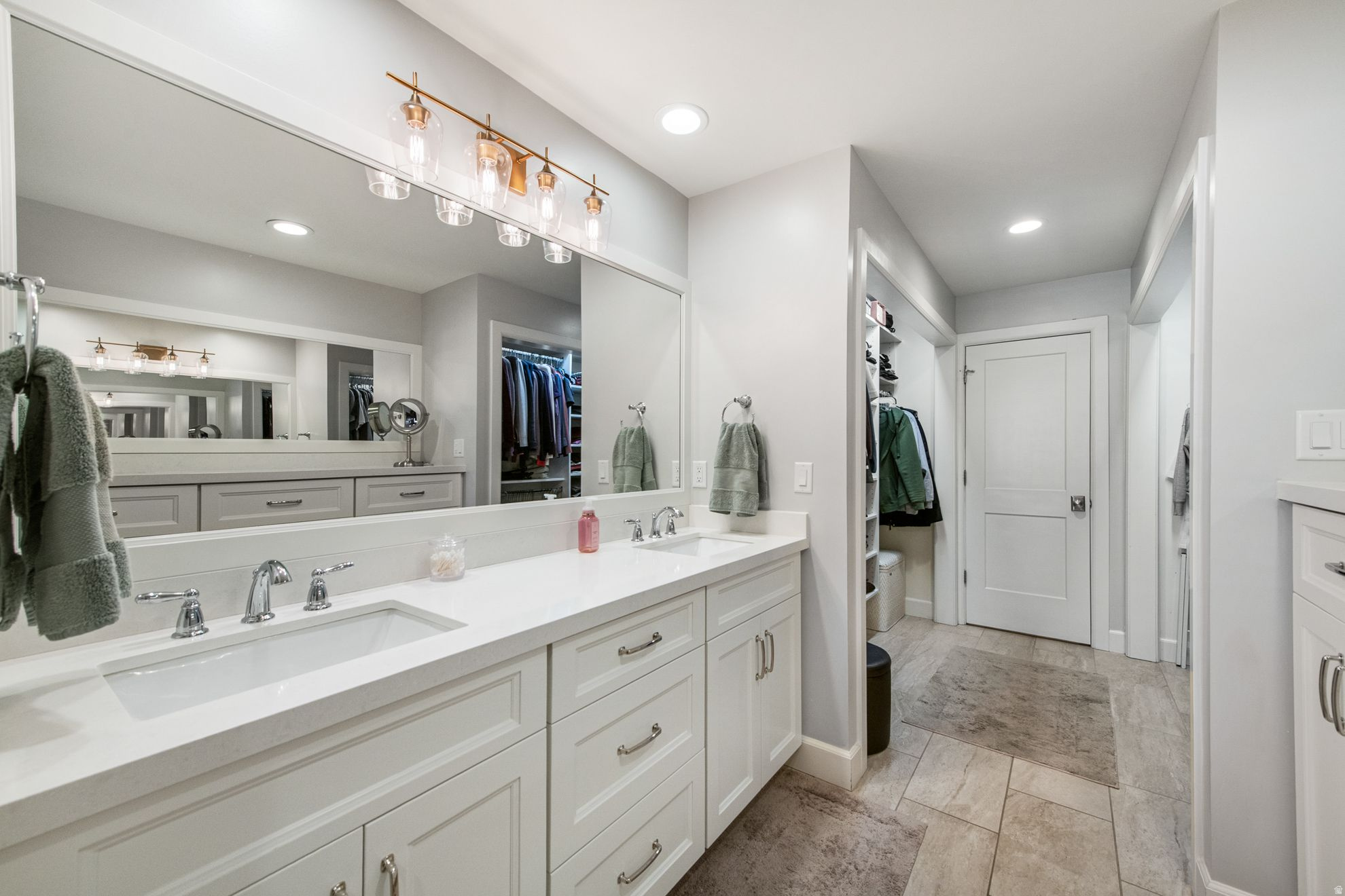 THREE FOUNTAINS - Residential