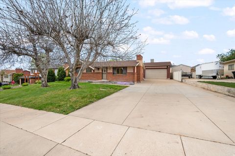 Tiny photo for 637 CHERRYWOOD RD, Kaysville, UT 84037 (MLS # 2148762)