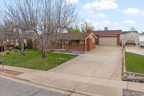 Tiny photo for 637 CHERRYWOOD RD, Kaysville, UT 84037 (MLS # 2148762)