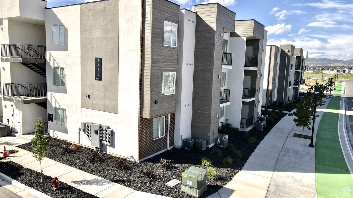 THE YARD - Residential Income