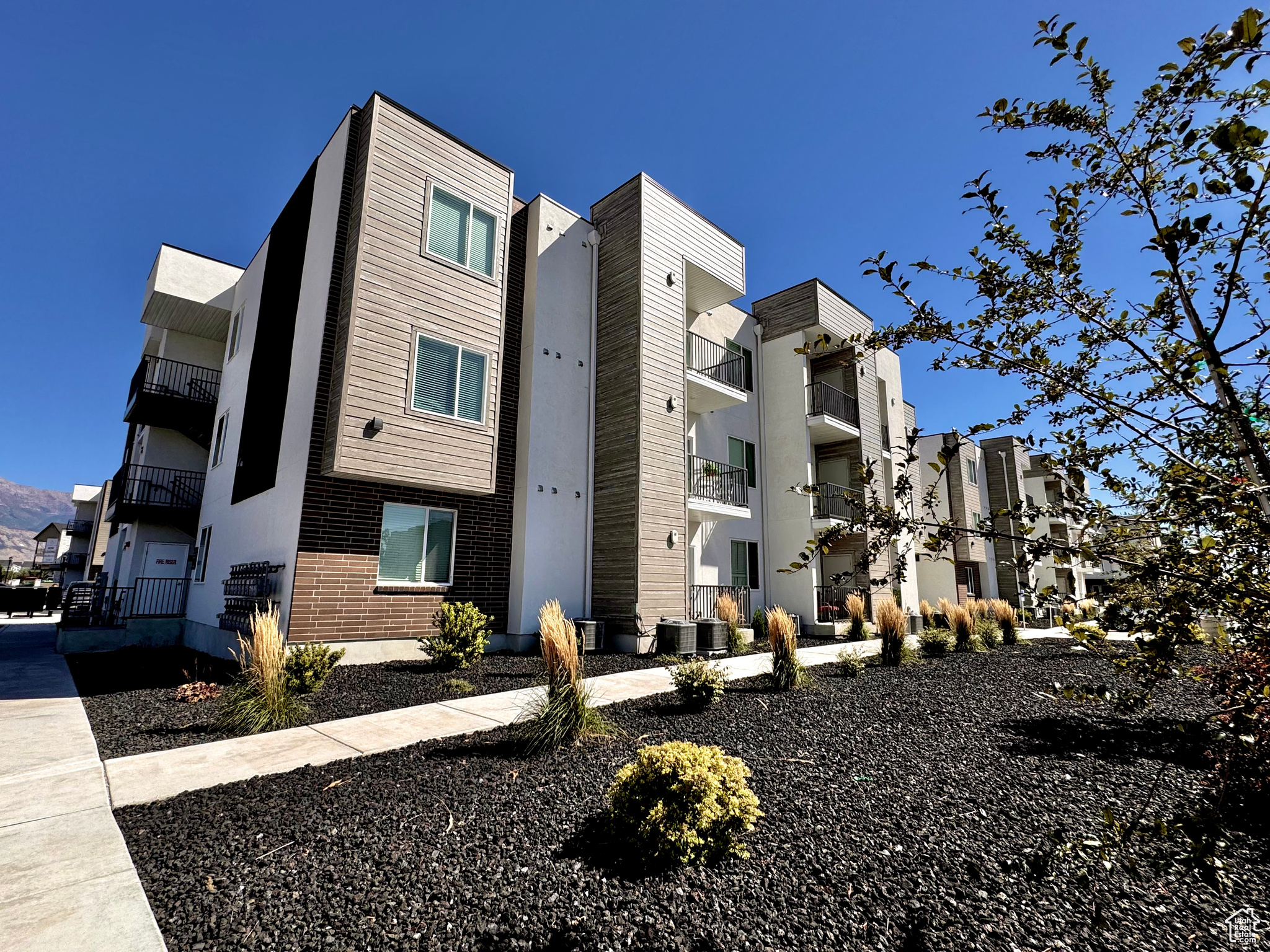 THE YARD - Residential Income