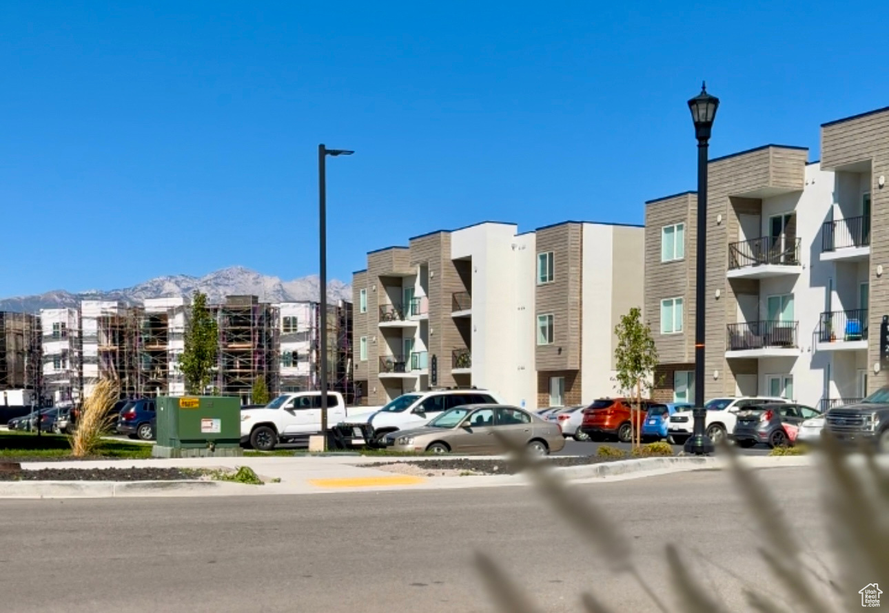 THE YARD - Residential Income