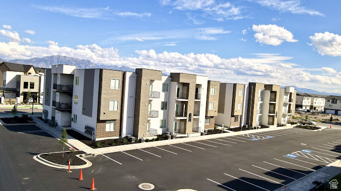THE YARD - Residential Income