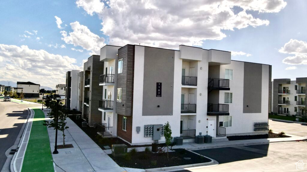 THE YARD - Residential Income