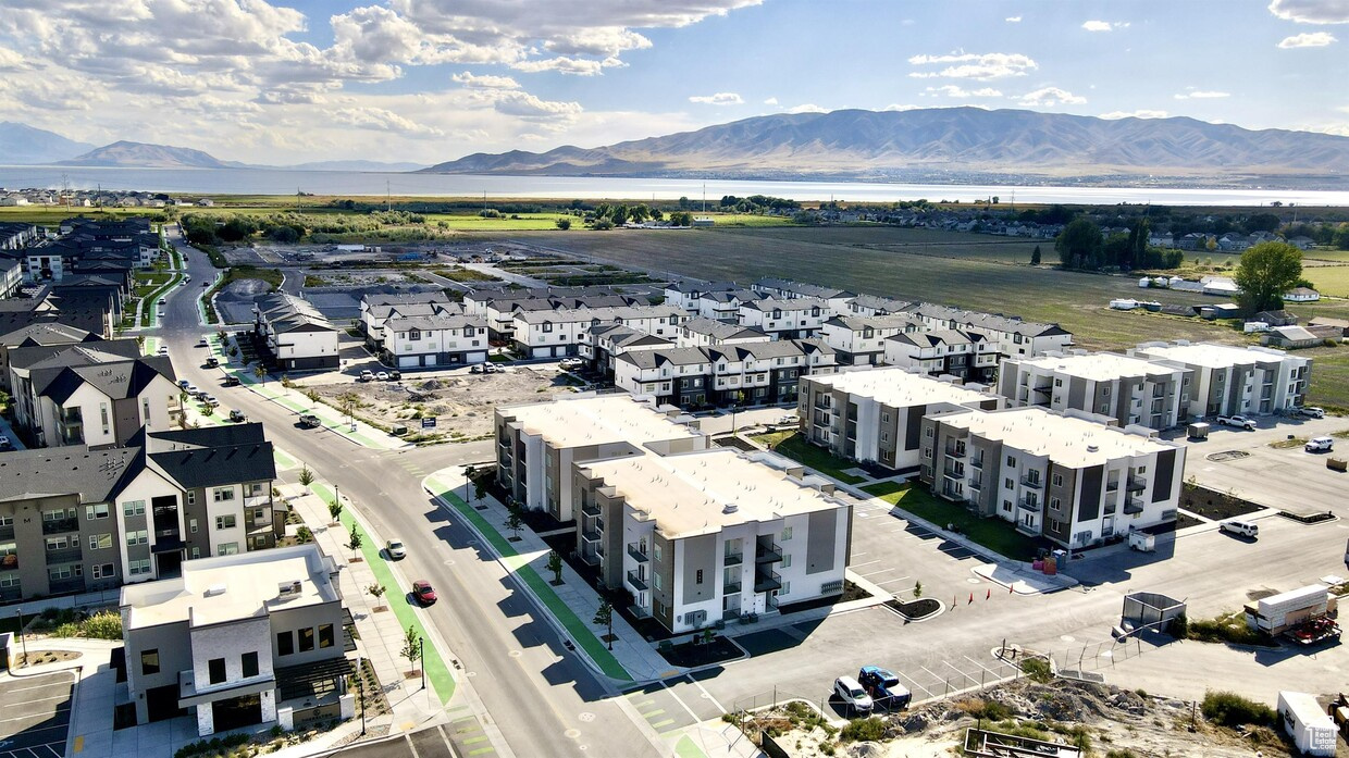 THE YARD - Residential Income