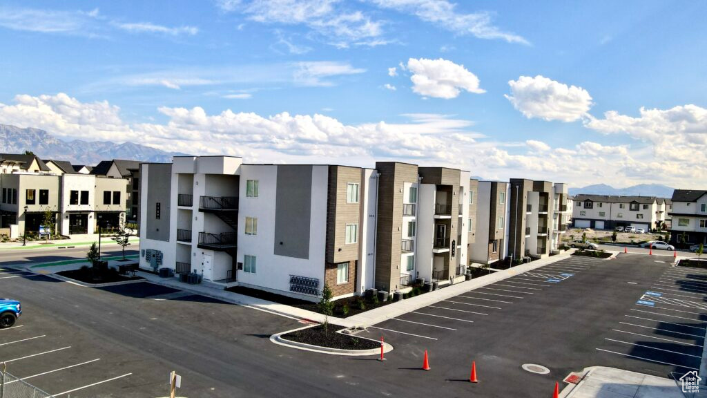 THE YARD - Residential Income