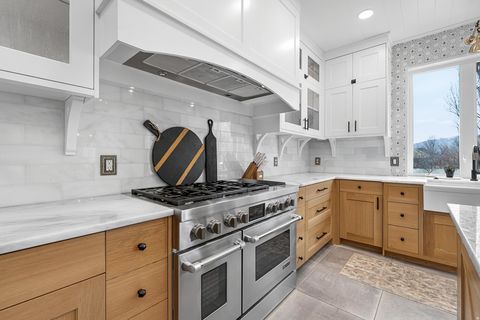 Tiny photo for 648 W 250 N, Lindon, UT 84042 (MLS # 2148824)