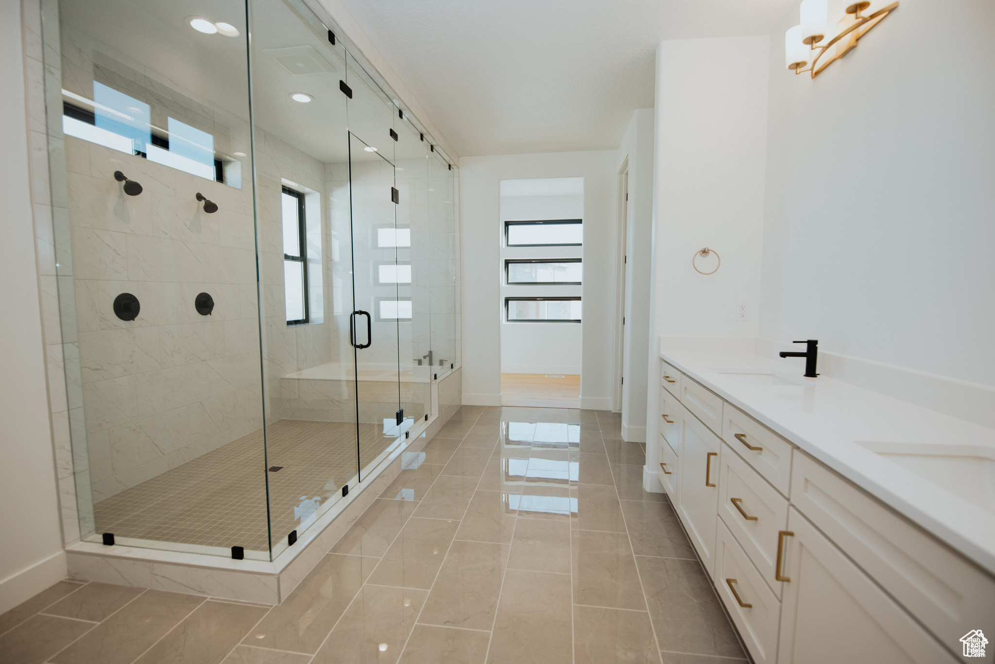 BROAD HOLLOW - Residential