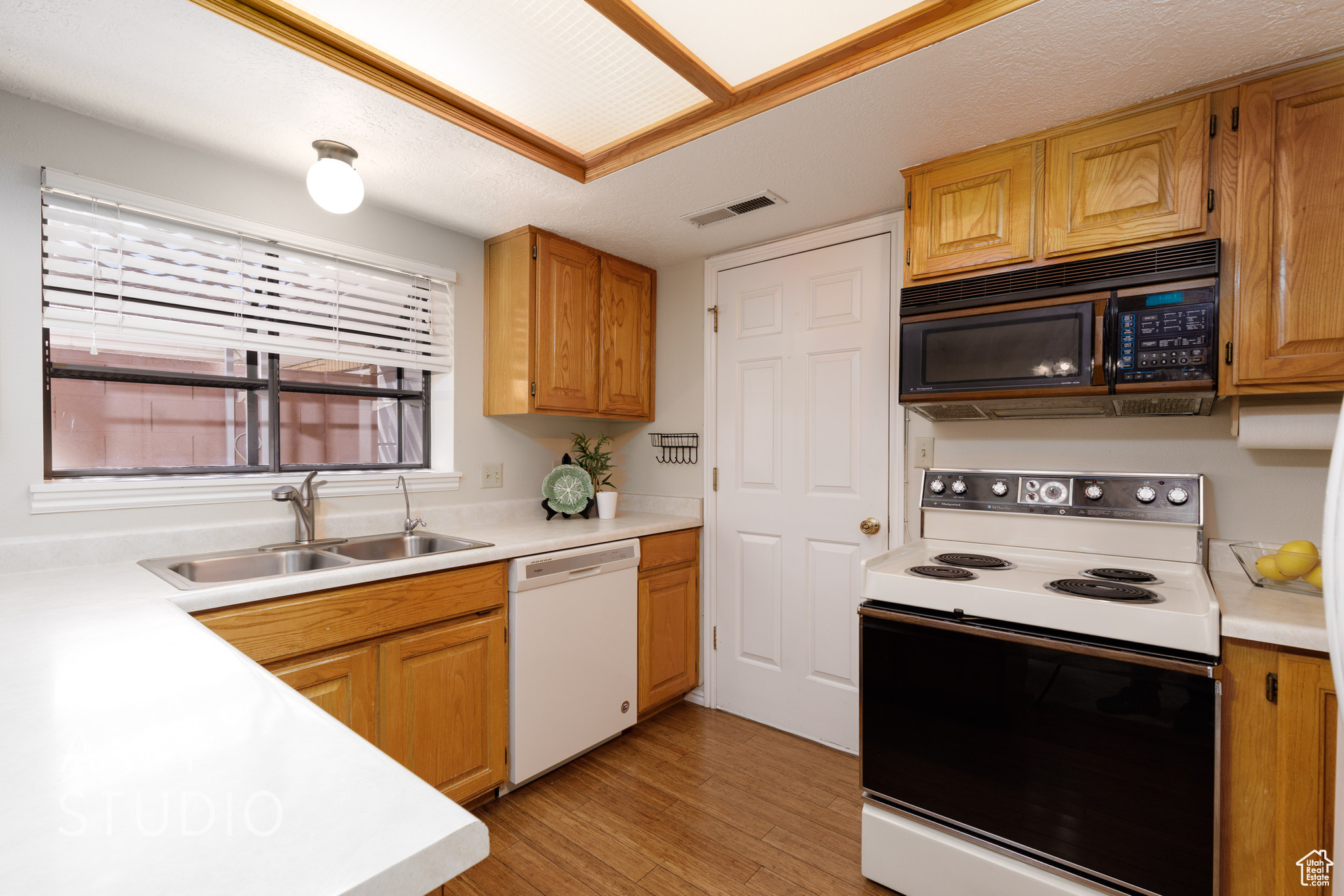 PALM MEADOWS TH - Residential