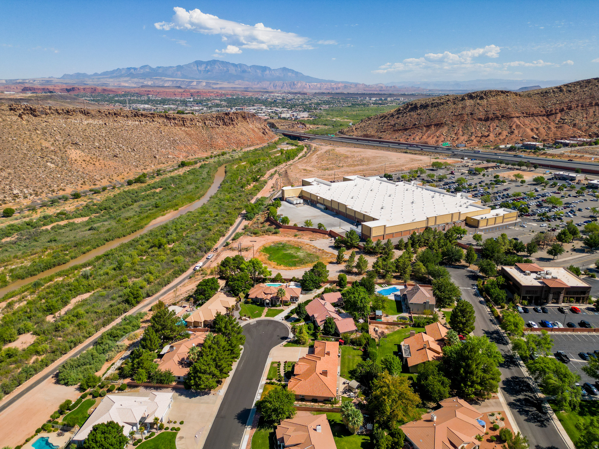CASA DEL RIO - Residential