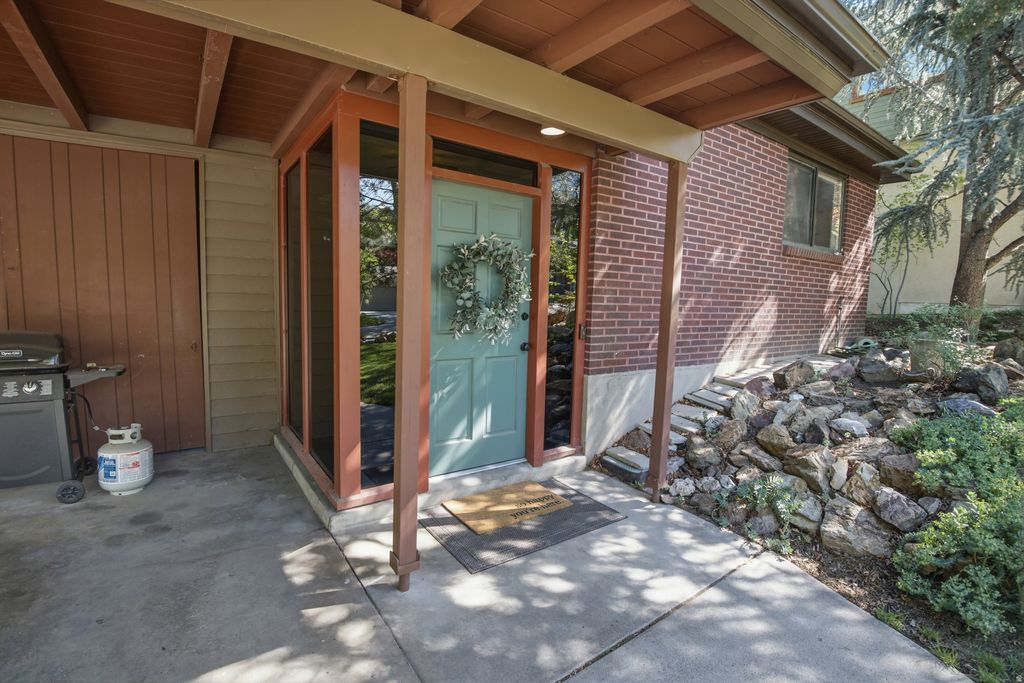 Photo of 2915 E LA JOYA DR S, Holladay, UT 84124 (MLS # 2155033)