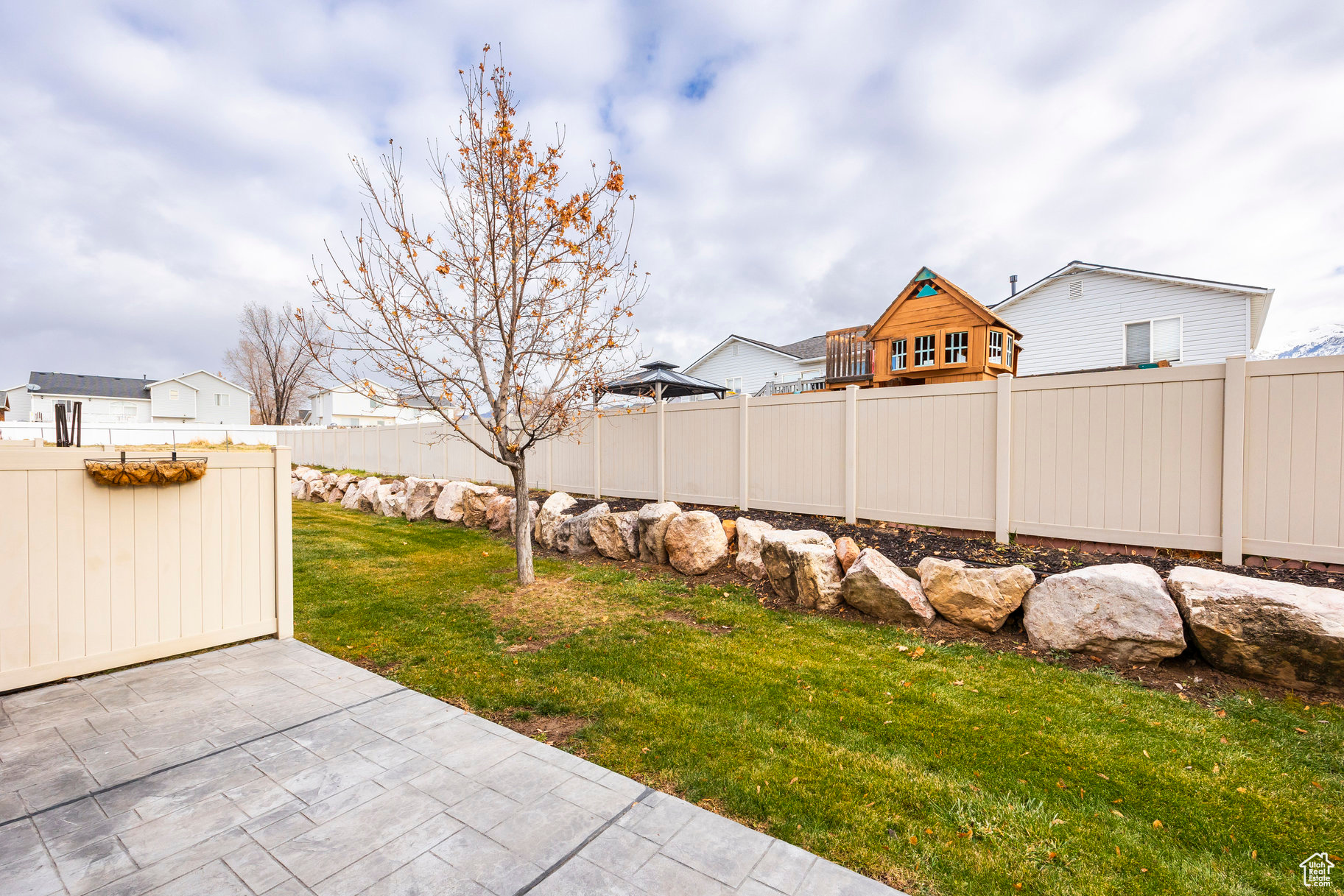 2094 N Evans Cove Loop, Layton, Utah image 18