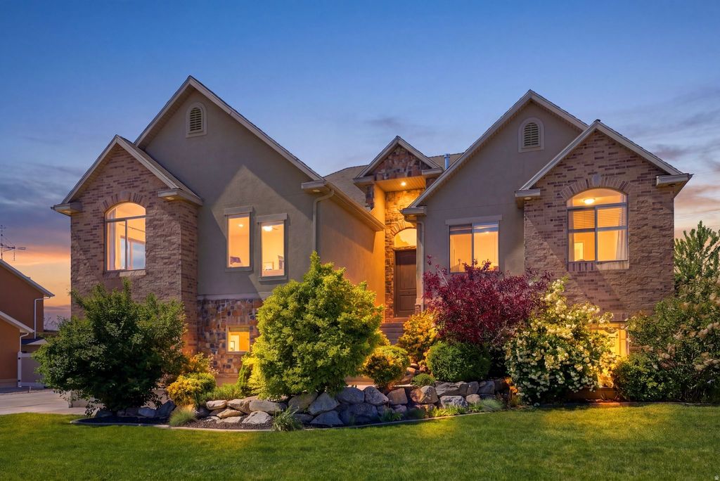 Photo of 223 N RANCH RD, Farmington, UT 84025 (MLS # 2155815)