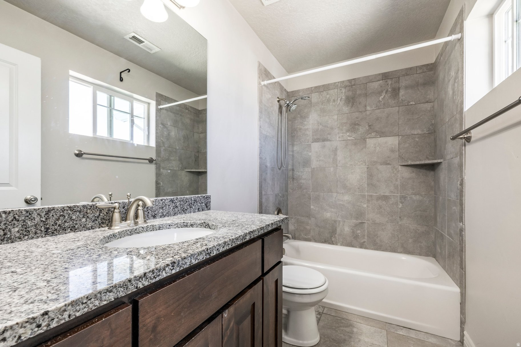 SANDY POINT TOWNHOME - Residential