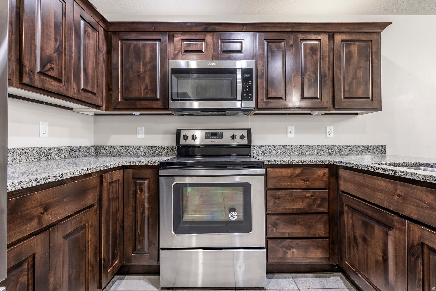 SANDY POINT TOWNHOME - Residential