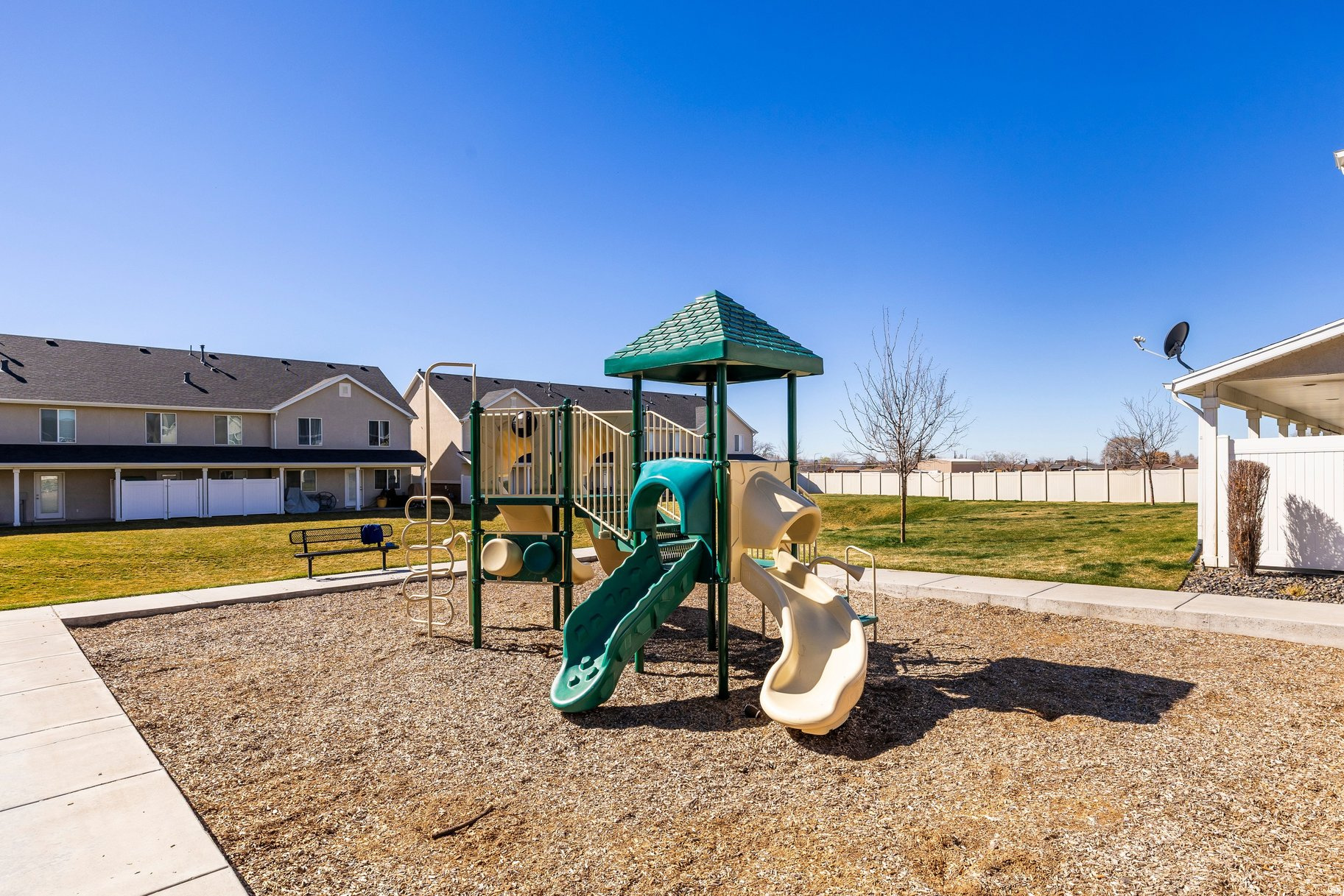 SANDY POINT TOWNHOME - Residential